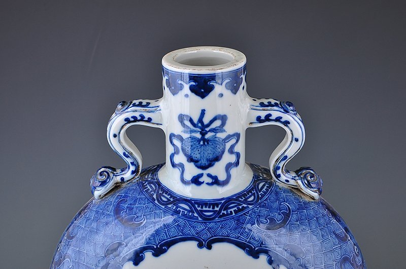 Qing Dynasty Qianlong blue and white flower vase