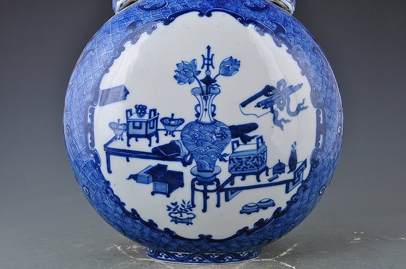 Qing Dynasty Qianlong blue and white flower vase