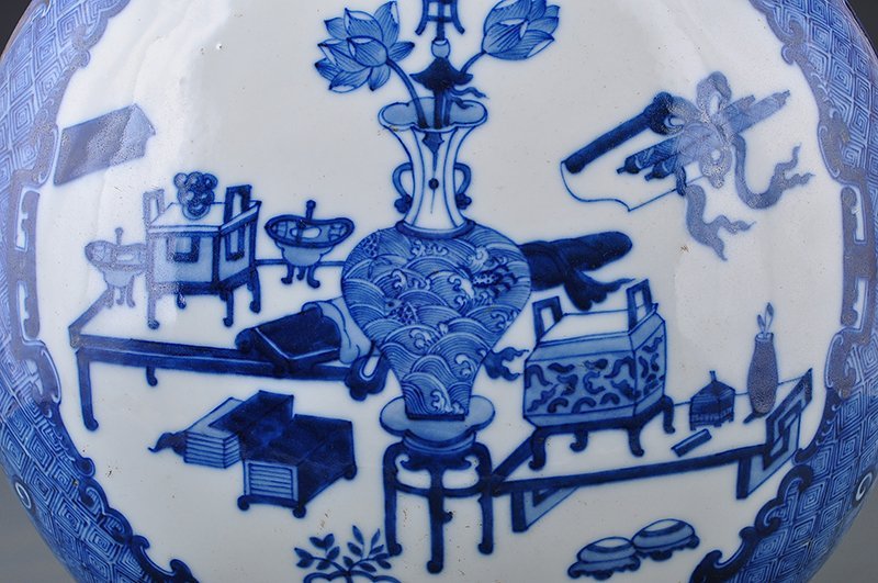 Qing Dynasty Qianlong blue and white flower vase
