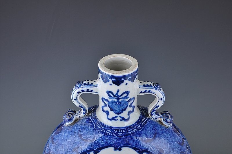 Qing Dynasty Qianlong blue and white flower vase