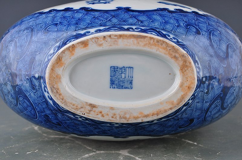 Qing Dynasty Qianlong blue and white flower vase