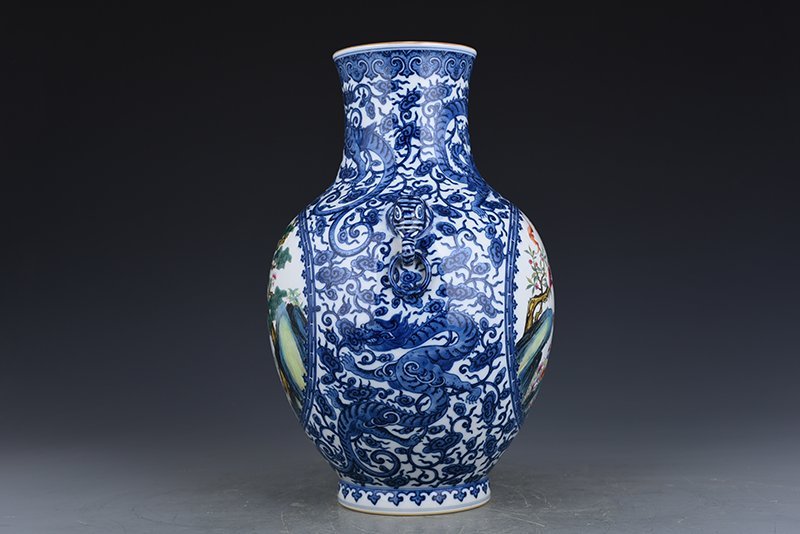 Qing Dynasty Qianlong blue and white blooming pastel pine and crane longevity pattern ear-shaped vase