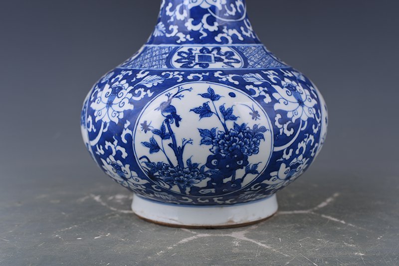 Qing Dynasty Qianlong blue and white flower and bird vase