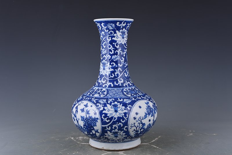 Qing Dynasty Qianlong blue and white flower and bird vase