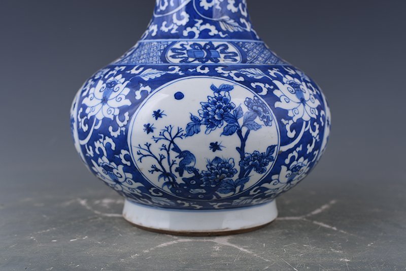 Qing Dynasty Qianlong blue and white flower and bird vase