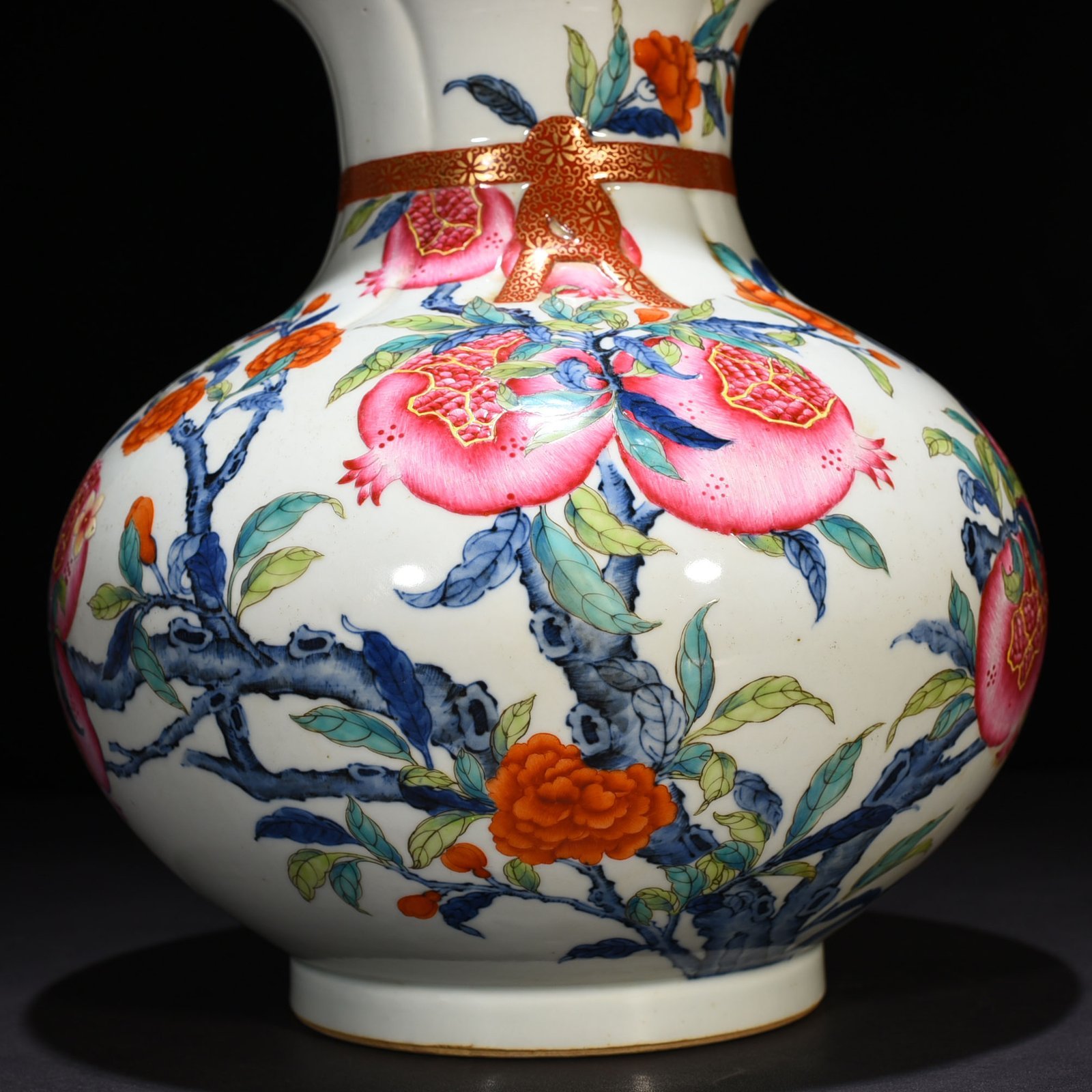 Qing Dynasty Qianlong blue and white doucai multi-pomegranate pattern pomegranate statue