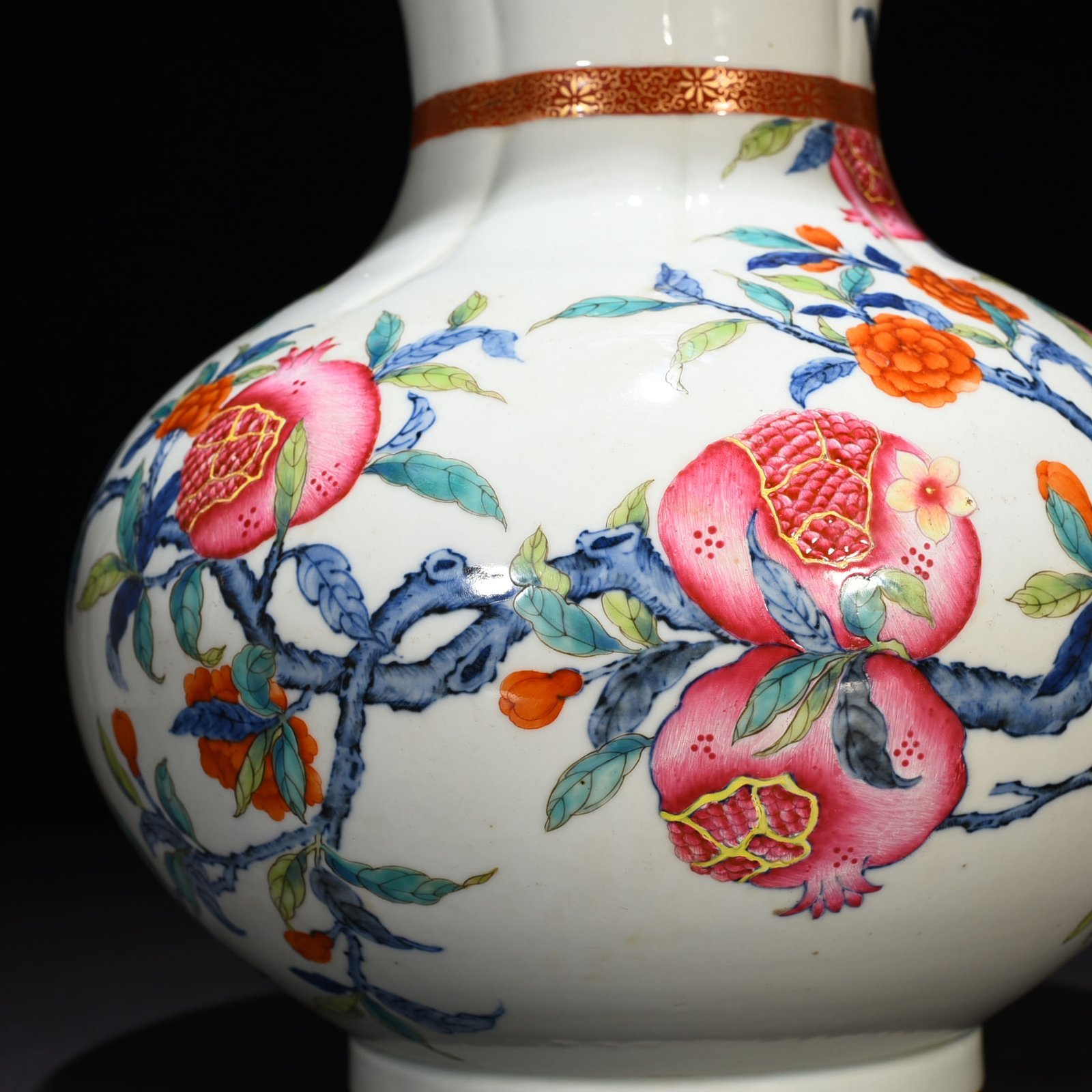 Qing Dynasty Qianlong blue and white doucai multi-pomegranate pattern pomegranate statue