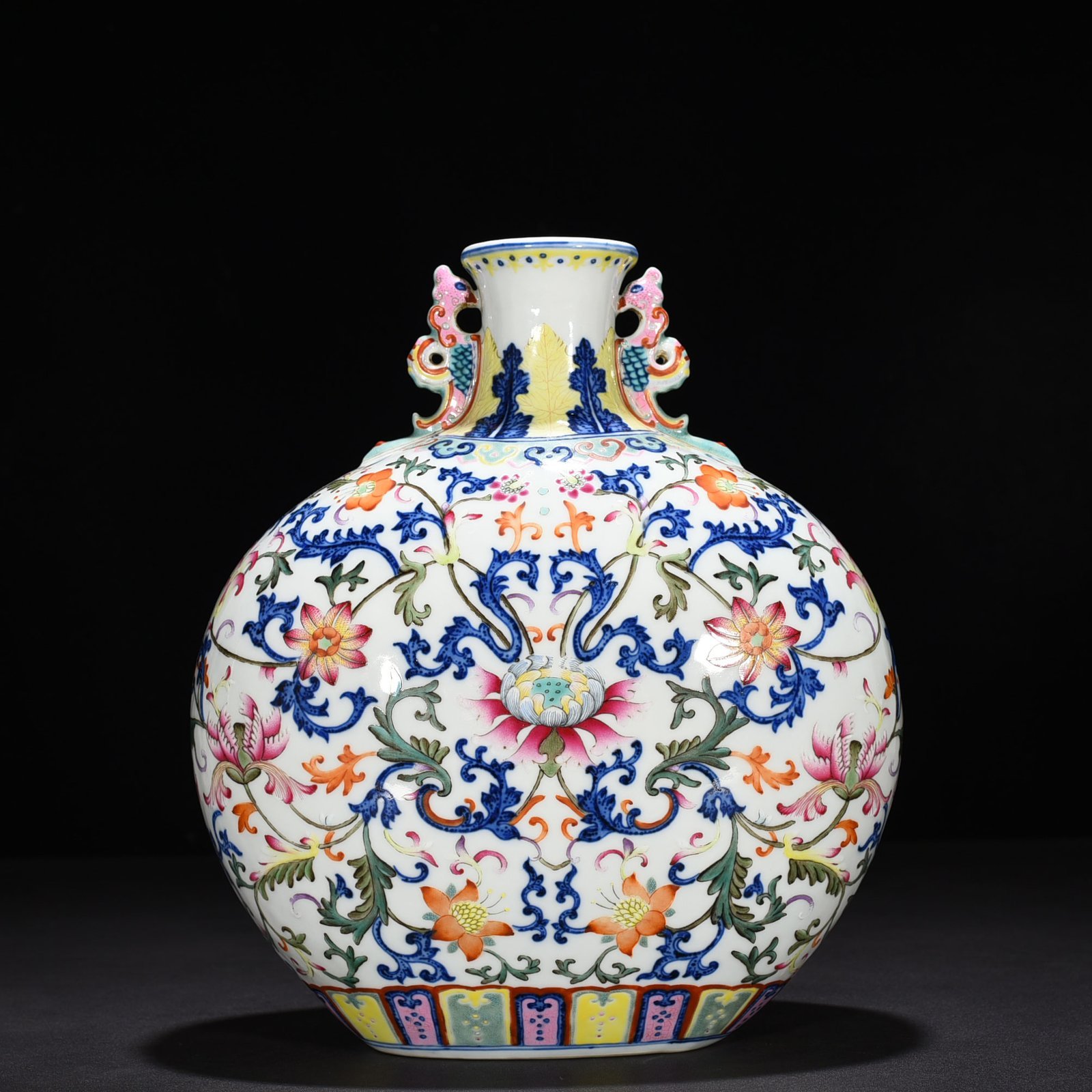 Qing Dynasty Qianlong blue and white doucai flat vase