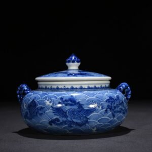 Qing Dynasty Qianlong blue and white sea eight strange pattern double lid jar