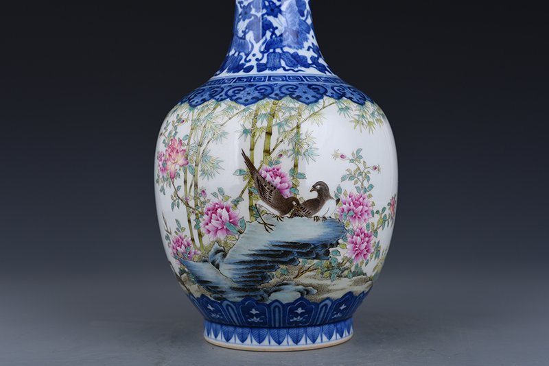 Qing Dynasty Qianlong blue and white melon dish and pastel flower and bird vase
