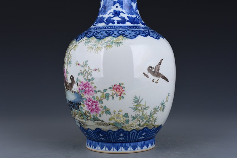 Qing Dynasty Qianlong blue and white melon dish and pastel flower and bird vase