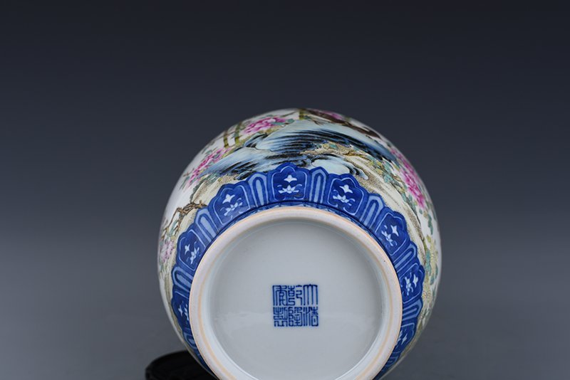 Qing Dynasty Qianlong blue and white melon dish and pastel flower and bird vase