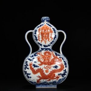 Qing Dynasty Qianlong blue and white alum red eight-treasure dragon pattern gourd flat vase