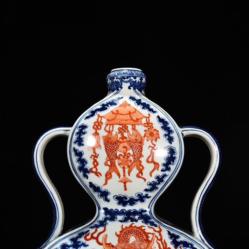 Qing Dynasty Qianlong blue and white alum red eight-treasure dragon pattern gourd flat vase