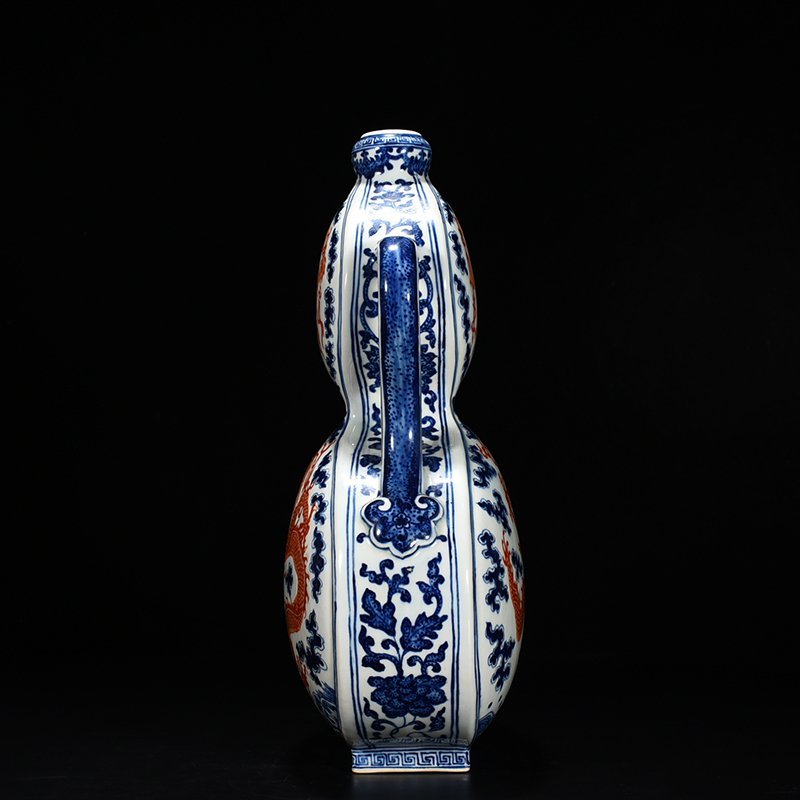Qing Dynasty Qianlong blue and white alum red eight-treasure dragon pattern gourd flat vase
