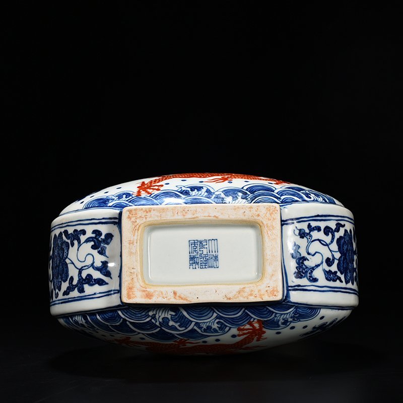 Qing Dynasty Qianlong blue and white alum red eight-treasure dragon pattern gourd flat vase