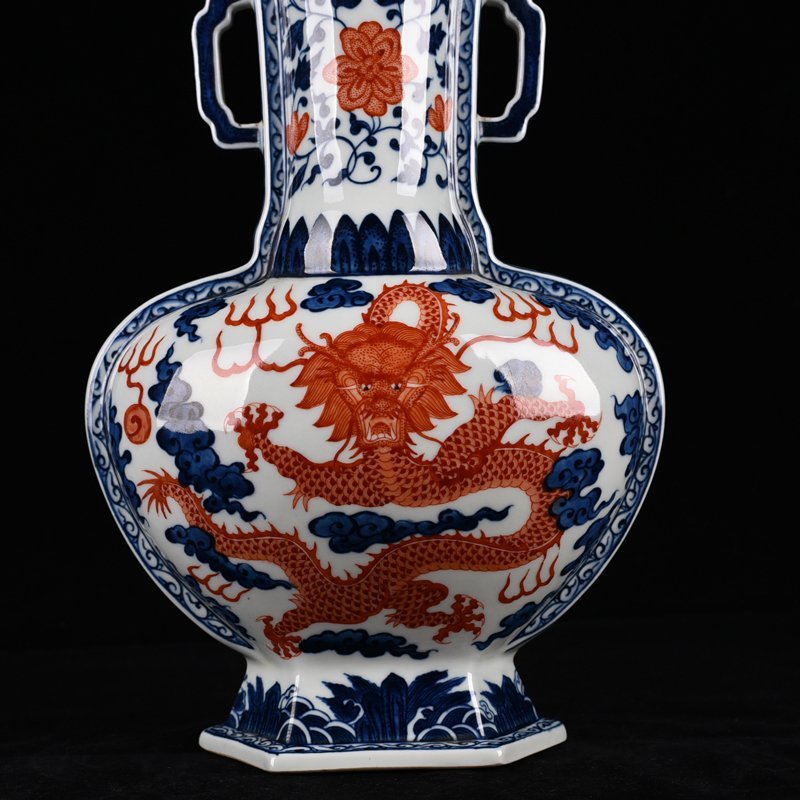 Qing Dynasty Qianlong blue and white alum red dragon pattern amphorae flat vase