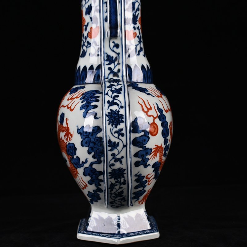 Qing Dynasty Qianlong blue and white alum red dragon pattern amphorae flat vase