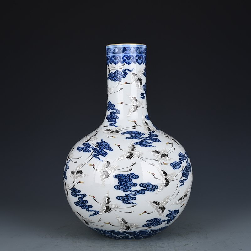 Qing Dynasty Qianlong blue and white pastel cloud and crane pattern celestial sphere vase