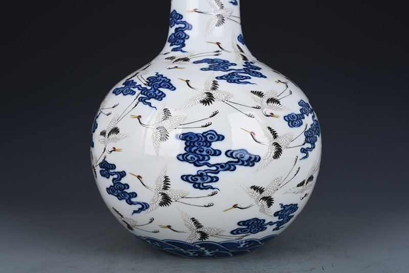 Qing Dynasty Qianlong blue and white pastel cloud and crane pattern celestial sphere vase