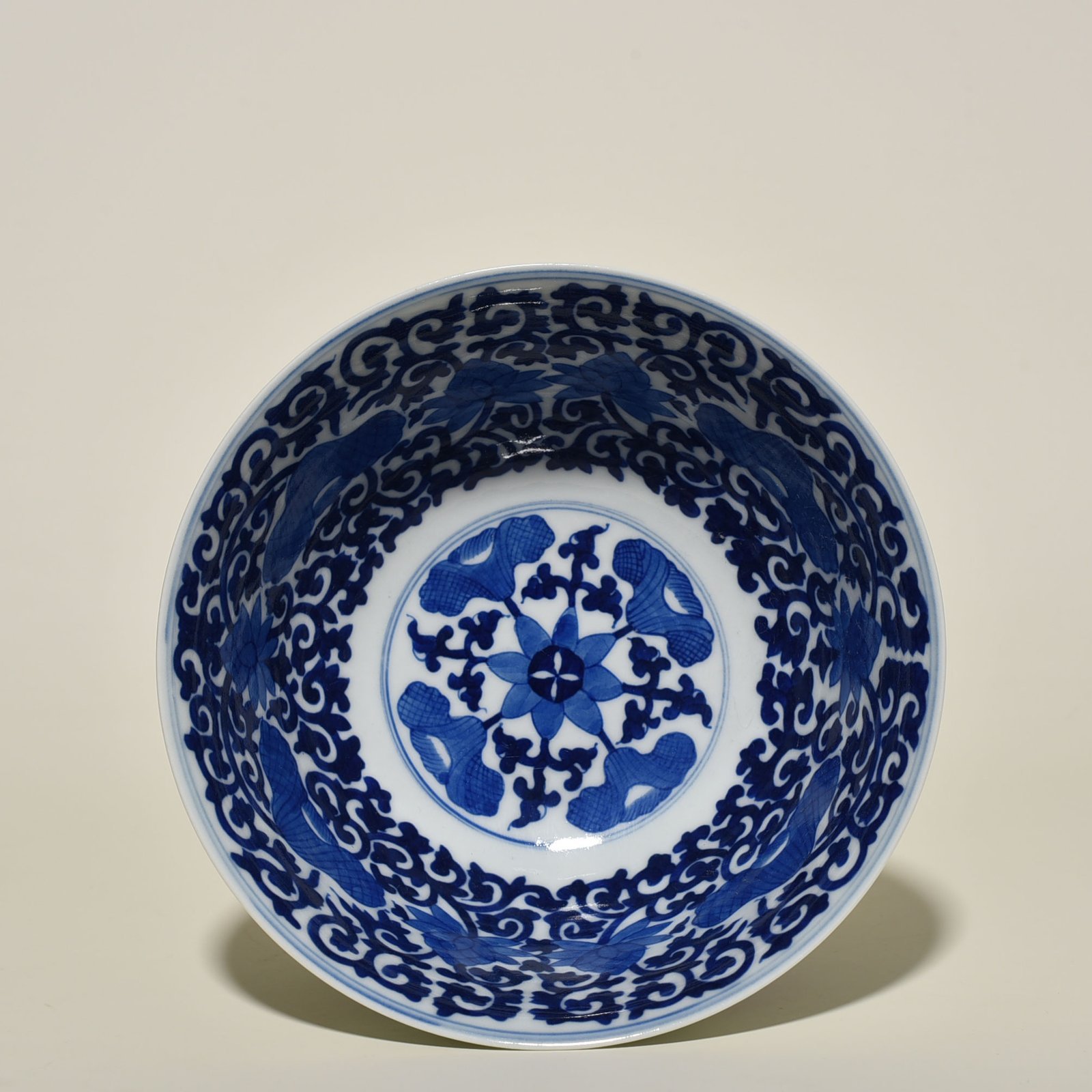 Qing Dynasty Qianlong blue and white pastel golden pheasant peony pattern bowl