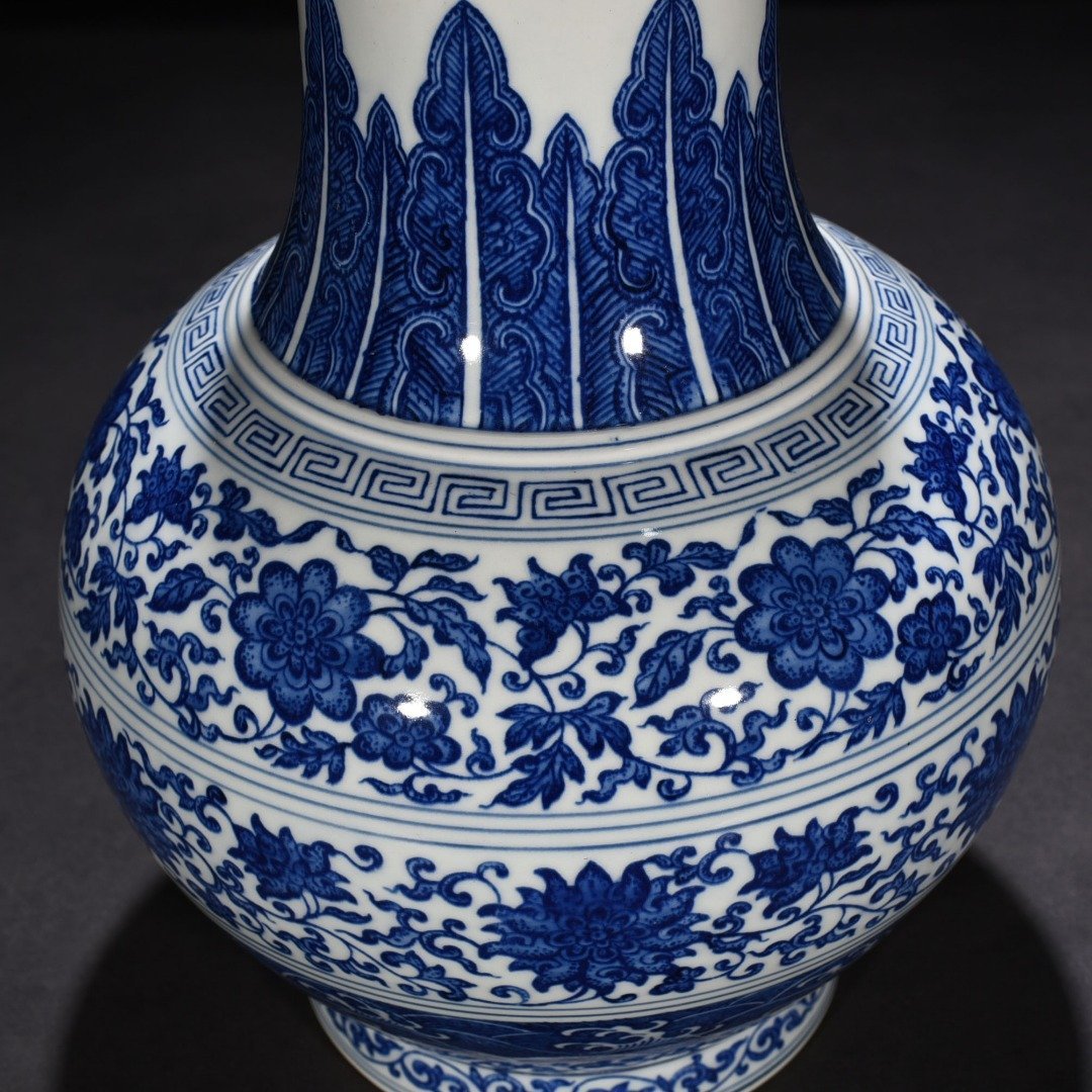 Qing Dynasty Qianlong blue and white vase with intertwining branches