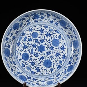 Qing Dynasty Qianlong blue and white intertwining flower pattern plate