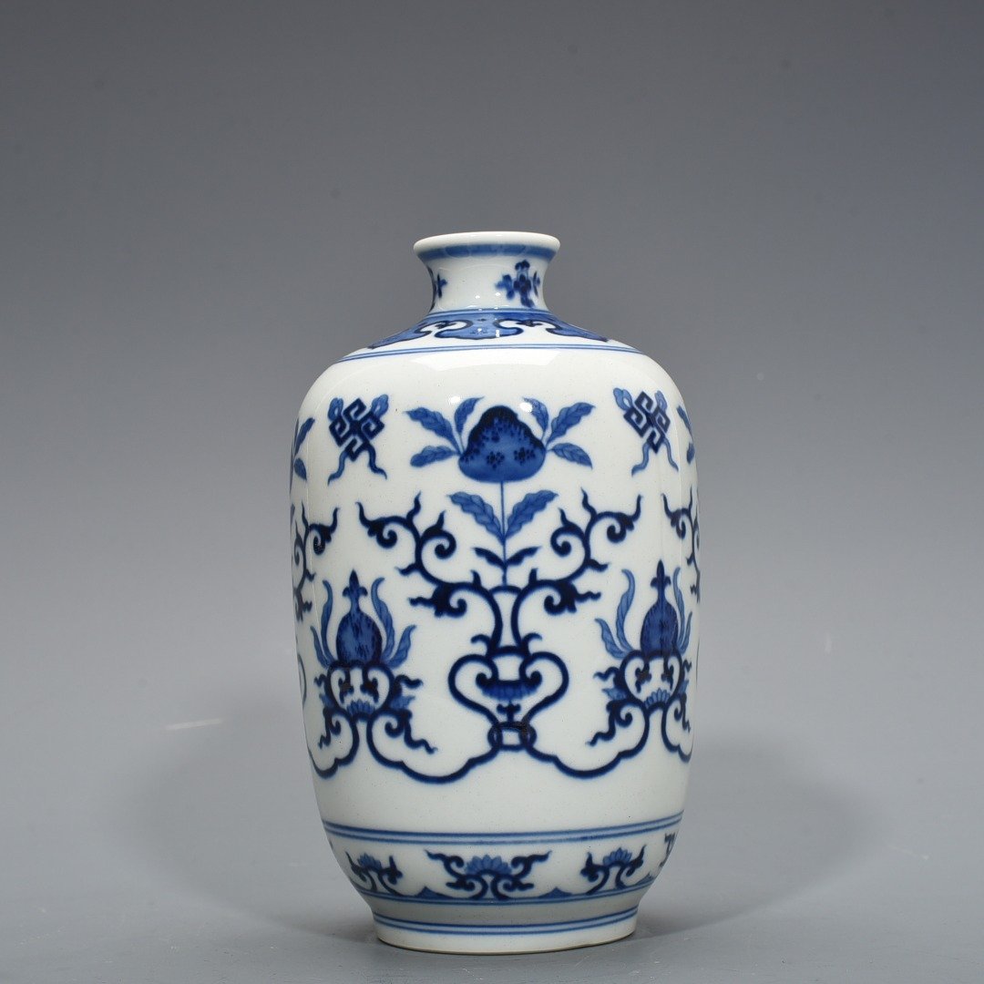 Qing Dynasty Qianlong blue and white plum vase