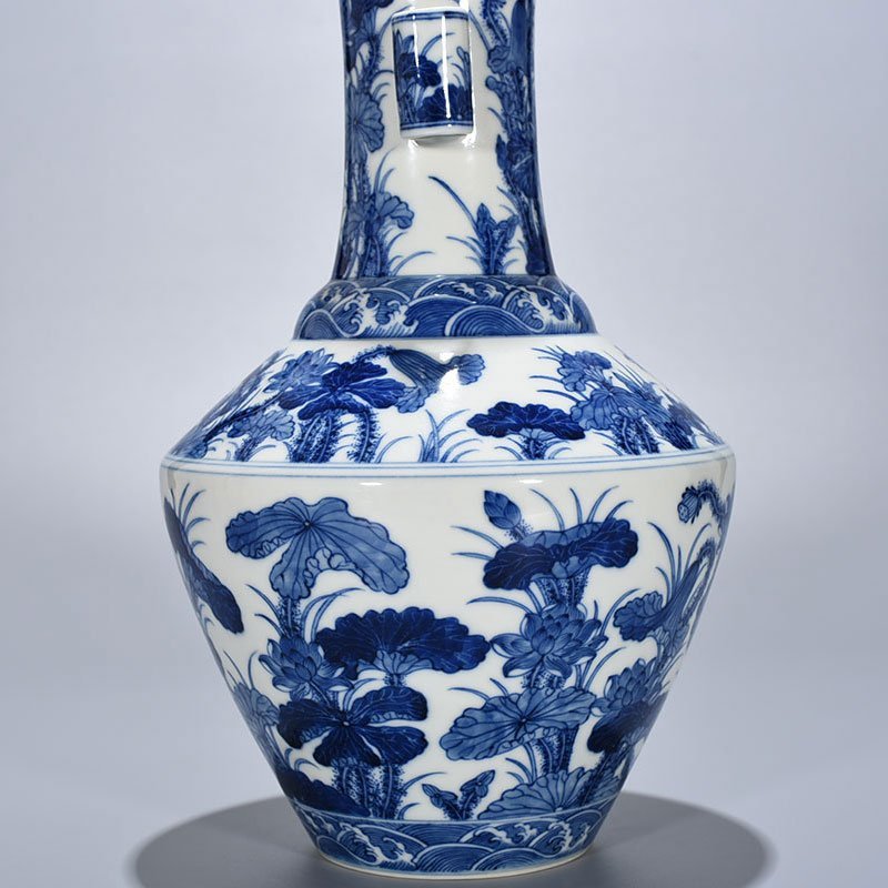 Qing Dynasty Qianlong blue and white lotus pattern through-ear vase
