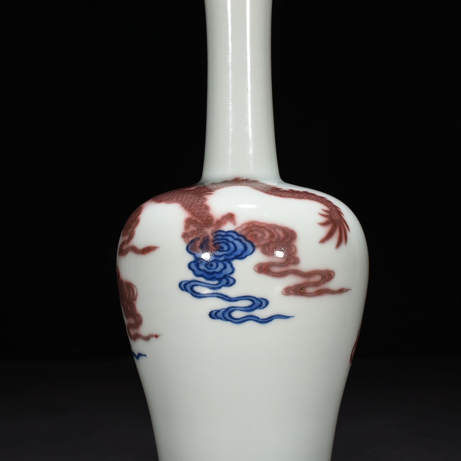 Qing Dynasty Qianlong blue and white underglaze red cloud and dragon pattern rattle vase