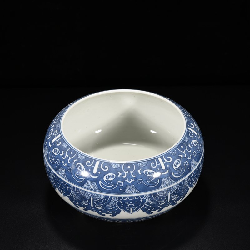 Qing Dynasty Qianlong blue and white Taotie animal mask pattern three-legged wash