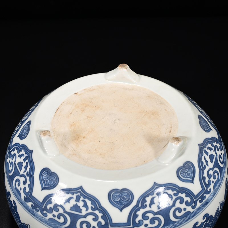 Qing Dynasty Qianlong blue and white Taotie animal mask pattern three-legged wash
