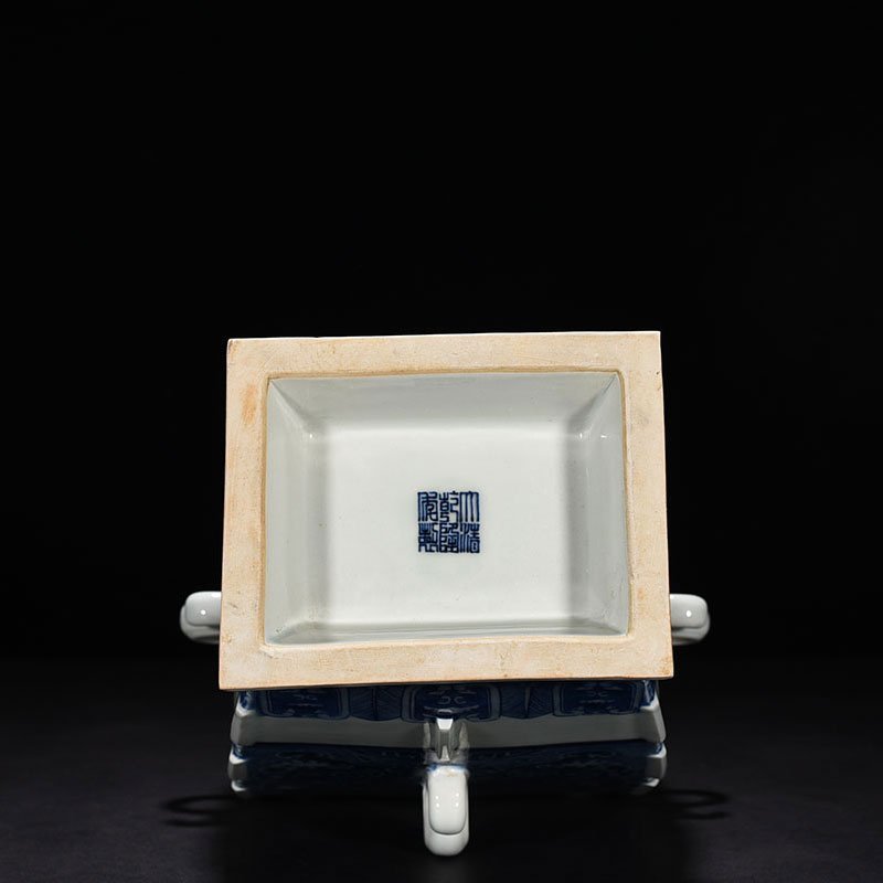 Qing Dynasty Qianlong blue and white Taotie pattern square vase