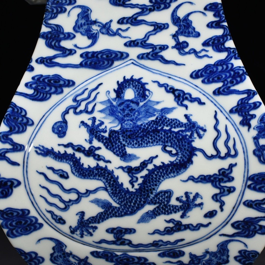 Qing Dynasty Qianlong blue and white dragon pattern square vase