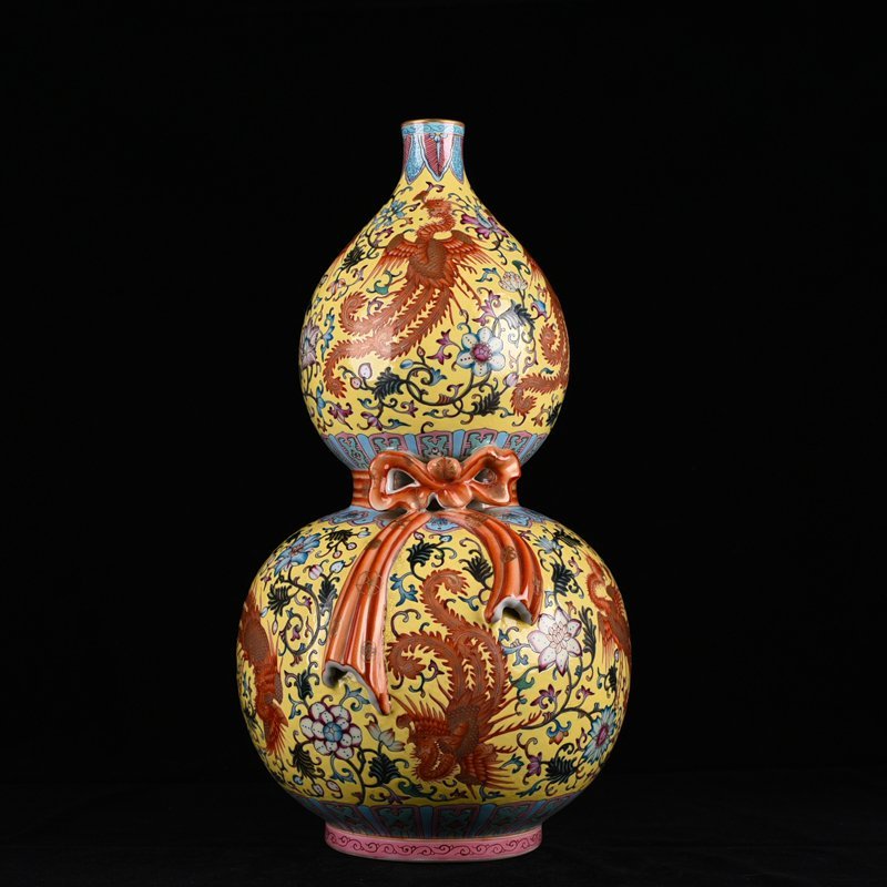 Qing Dynasty Qianlong yellow ground enamel nine-phoenix flower gourd vase