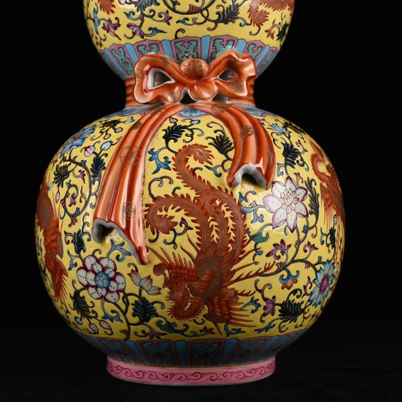 Qing Dynasty Qianlong yellow ground enamel nine-phoenix flower gourd vase