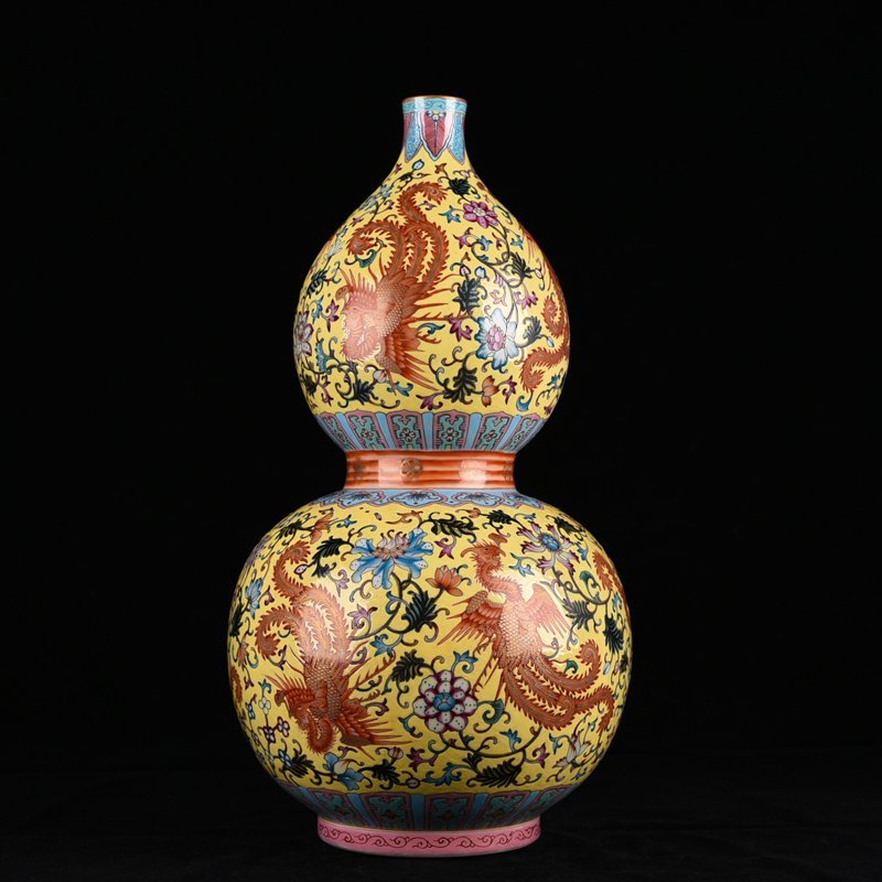 Qing Dynasty Qianlong yellow ground enamel nine-phoenix flower gourd vase