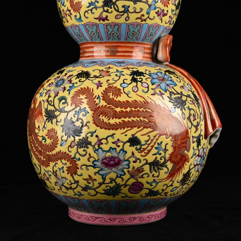 Qing Dynasty Qianlong yellow ground enamel nine-phoenix flower gourd vase