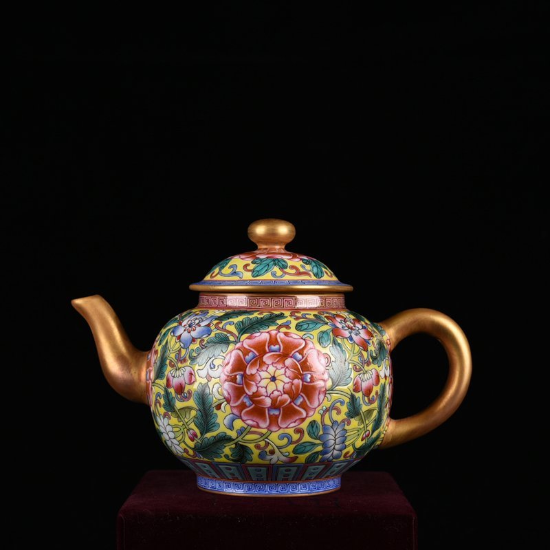 Qing Dynasty Qianlong yellow ground enamel pot with lotus pattern