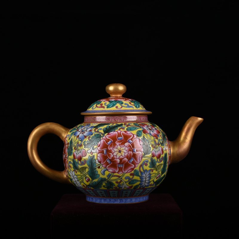 Qing Dynasty Qianlong yellow ground enamel pot with lotus pattern