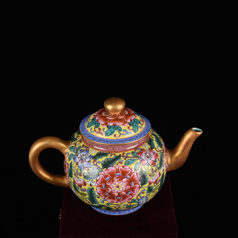 Qing Dynasty Qianlong yellow ground enamel pot with lotus pattern