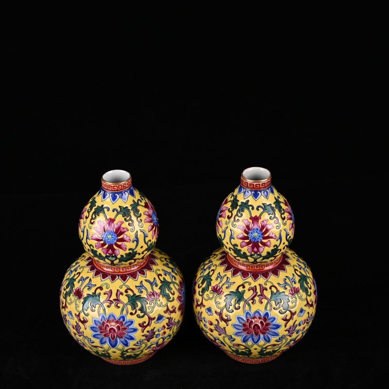 Qing Dynasty Qianlong yellow ground enamel gourd vase with entwined lotus pattern