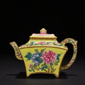 Qing Dynasty Qianlong yellow ground enamel flower peony pattern square pot