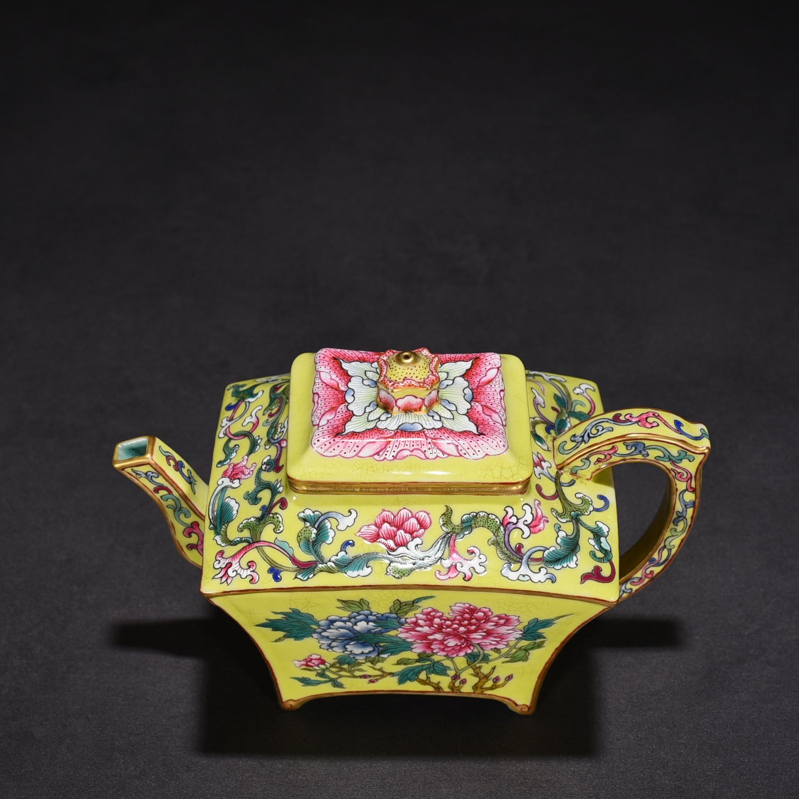 Qing Dynasty Qianlong yellow ground enamel flower peony pattern square pot