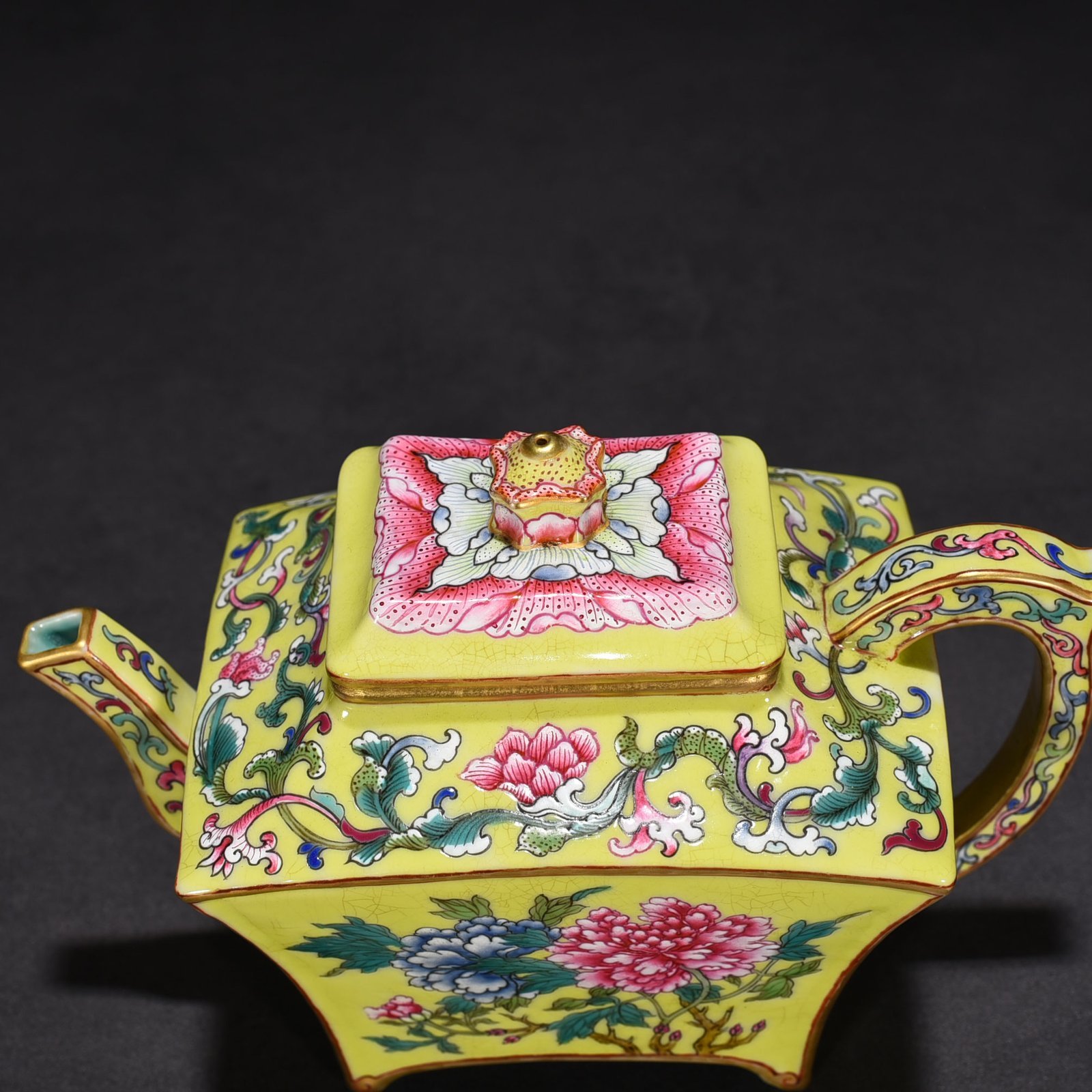 Qing Dynasty Qianlong yellow ground enamel flower peony pattern square pot