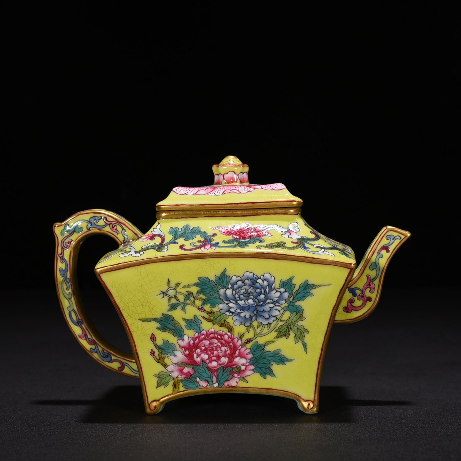Qing Dynasty Qianlong yellow ground enamel flower peony pattern square pot