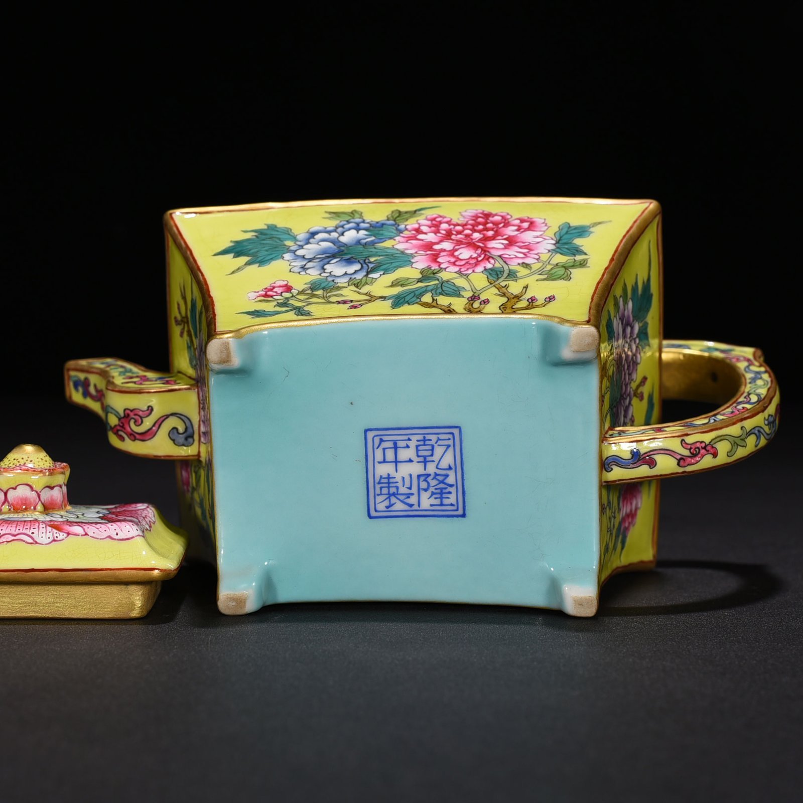 Qing Dynasty Qianlong yellow ground enamel flower peony pattern square pot