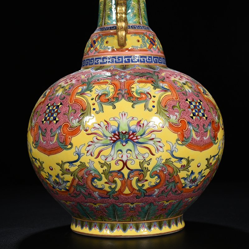 Qing Dynasty Qianlong yellow ground enamel flower pattern chilong amphora