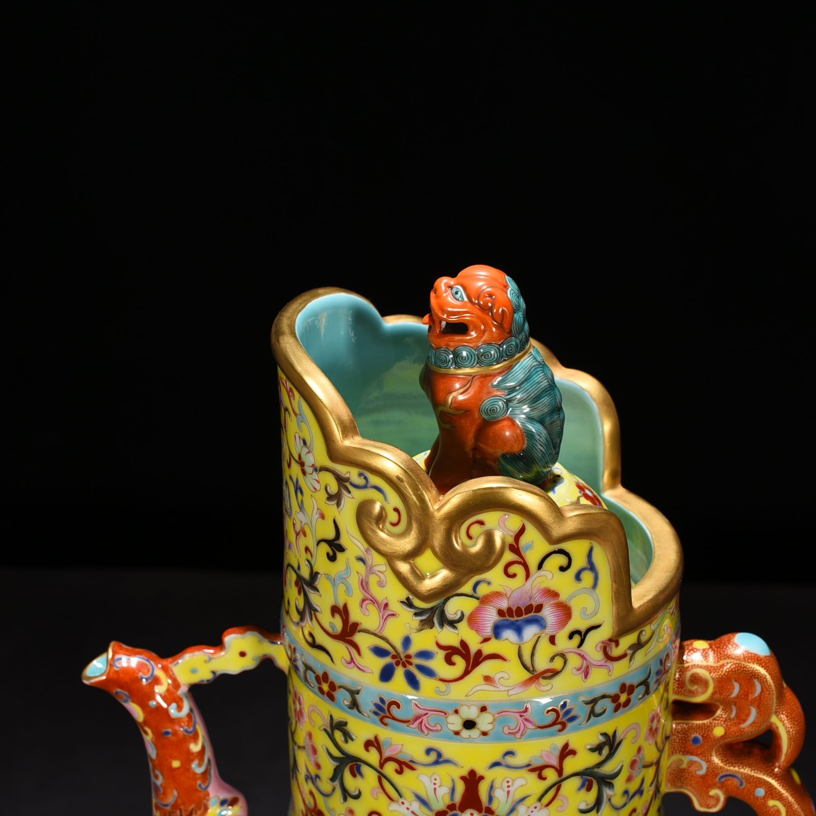 Qing Dynasty Qianlong yellow ground enamel flower dragon and phoenix multi-mu pot