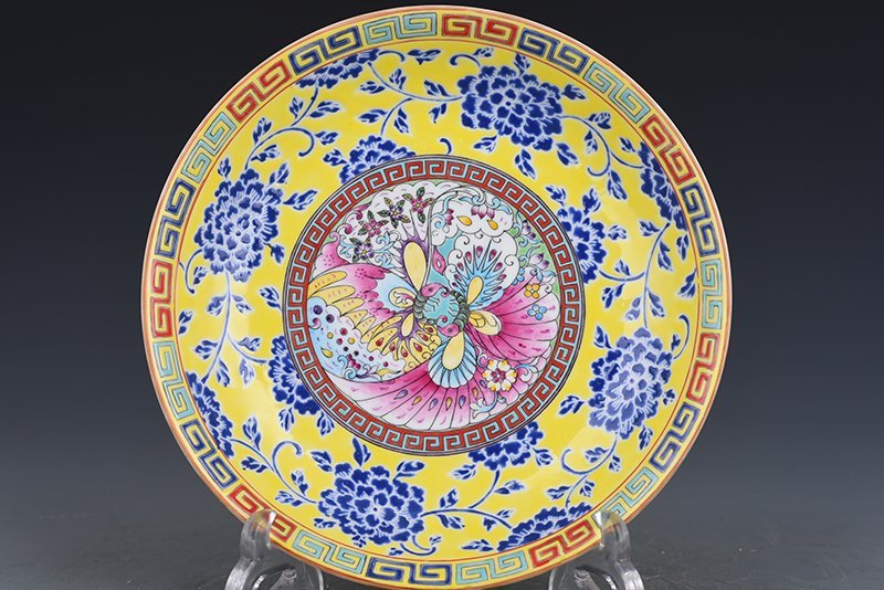 Qing Dynasty Qianlong Emperor Qianlong Yellow Ground Enamel Butterfly Plate
